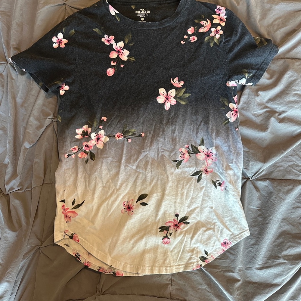 Hollister Women's XS Black Floral Top